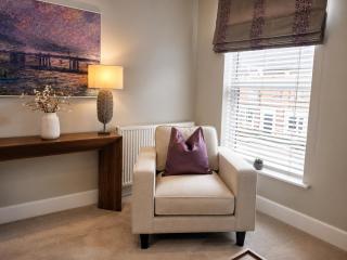 Lucy's Lodge- Most Stylish Apartment On Vibrant Bishy Road with Free Parking - 8