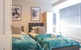 Tudors eSuites 5 Bedroom House #101R - 2