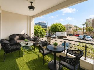 Cozy 2BR Retreat with Green Views, Minutes from the Airport - 0