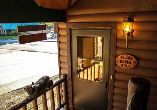 Glacier Highland Motel - 4