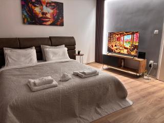 Rina Main Square View Apartment - 2