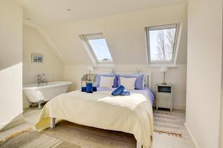 4 Bed in Salthouse oc-1824 - 2