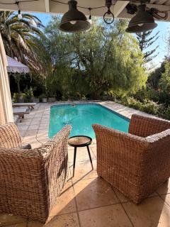 Almond Cottage Bed & Breakfast - 2