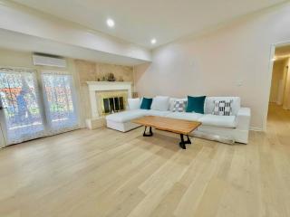 Spacious 4BR Dallas Home near Love Field Airport - 2