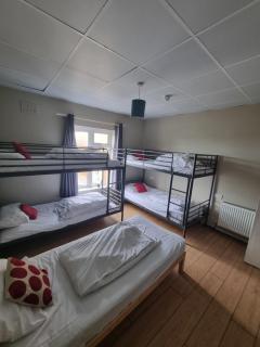 Rougey Lodge Hostel - 4