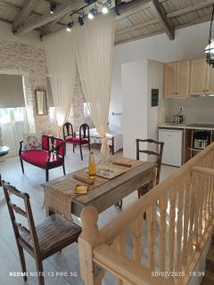 Suites-Xenonas "Alexandra's Coffee House" - 3