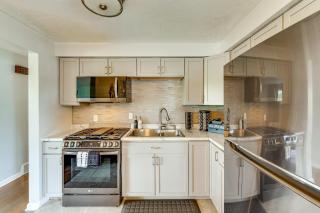Swim, Bike & Fish: Pet-Friendly Lorain Retreat! - 3
