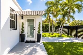 Luxury Miami Pool House Private Backyard Oasis Near Wynwood and Miami International Airport - 7