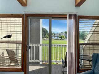 Putters Paradise Stylish 1BR Golf Course Apartment with Scenic Views - 5