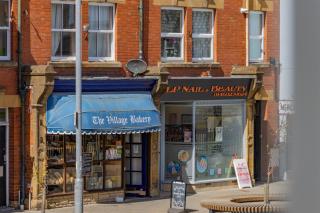 Sleeps 7, 5 beds sofa bed, parking, pool table, Full kitchen, Games, King beds - 6