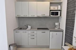 Family friendly stay with pool and game room - 8