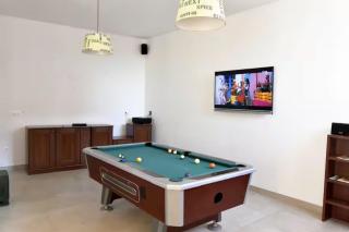 Family friendly stay with pool and game room - 2