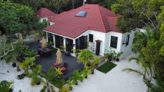 The Pilot House - Private 4 Suite Retreat Sleeps 8 - 9