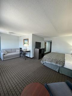 Rockfalls Inn & Suite - 6