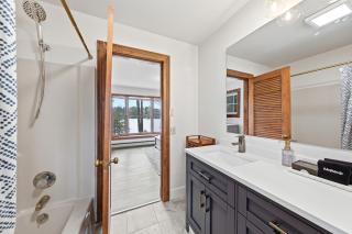 Northlight Lodge | Dual-Lake Sanctuary - 7