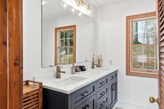 Northlight Lodge | Dual-Lake Sanctuary - 6