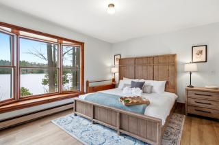 Northlight Lodge | Dual-Lake Sanctuary - 2