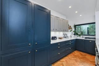 Convenient 3-Bed Near Bingham Station & Town Centre - 5