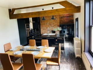 SPACIOUS LOFT APARTMENT with FAR REACHING VIEWS of the COUNTRYSIDE - 7
