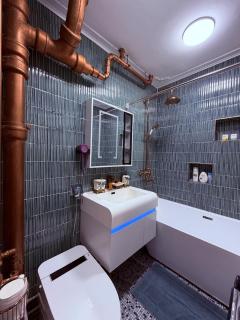 Charming & Peaceful Central Home - 9