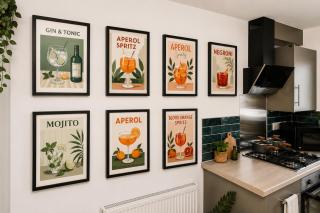Luxury 2BR Apartment Near Merry Hill - 1