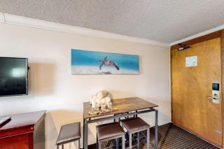 The Bamboo Oasis at Bamboo Waikiki #307 - 4
