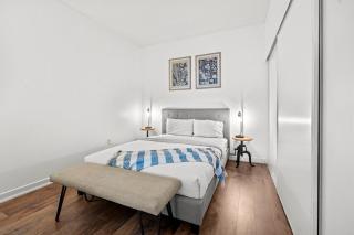 2BR • 2 Bath • 6 Guests • Free Parking • Near CN Tower - By HOSTIA - 9