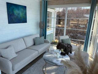 Breathe - Seafront Holiday Home with Open Sea Views - 4