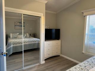 Lake Front, Beach Retreat - 3