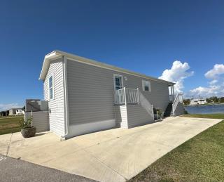 Lake Front, Beach Retreat - 2