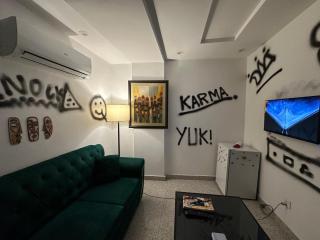 2 Bed Cozy Apartment SelfCheckin Near Airport DHA Phase 8 - 5