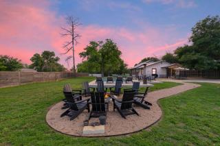Brand New Private Pool and Hot-Tub Near Main! - 0