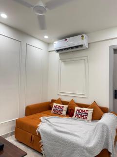 Rooftop stay near 32nd Ave with open sky terrace - 6