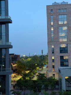 Rooftop stay near 32nd Ave with open sky terrace - 7