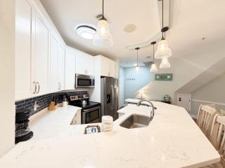 Ocean Breeze - Walk to Beach 3BR Lagoon View Villa - 7