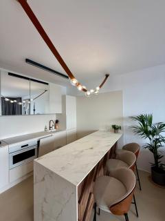 Eurovea Tower, 27th floor apartment, free parking - 8