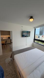 Condo in Downtown Miami Rooftop pool free parking - 4