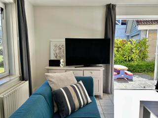 Strandvilla vlak bij zee met grote tuin - 3