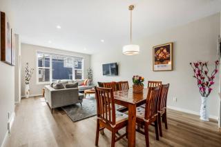 Corner Glen Retreat | 4BR Upper | Sleeps 8 - 3