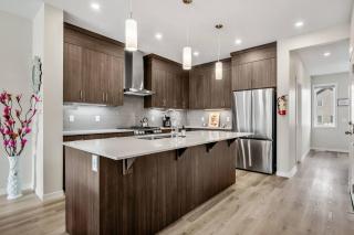 Corner Glen Retreat | 4BR Upper | Sleeps 8 - 2