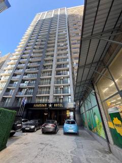 Stylish 2-Bedroom Apartment with Sea View Batumi - 1
