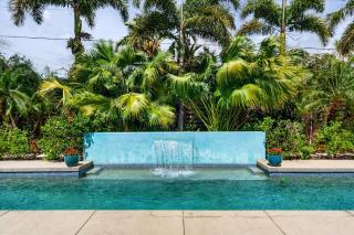 mid-century modern, heated lap pool and art studio - 7