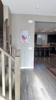 Calgary Executive Residence | Luxury 3BR Home - 5