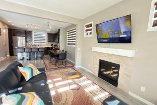Calgary Executive Residence | Luxury 3BR Home - 3