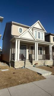Calgary Executive Residence | Luxury 3BR Home - 9