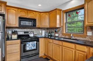 Mountain Retreat w Hot Tub Grill Deck & More - 5