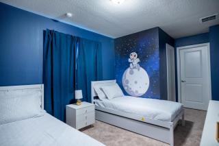 Disney Private Pool Game Room Themed Bedrooms. Book Now WC50 - 8