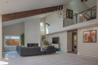 The Anchorage Grand Upscale 4BR Downtown Rental - 1
