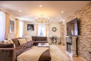 Family villa with large garden close to the city center - 9