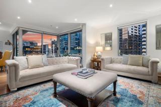 Triple Aspect Views - from the City to the Sea - 0